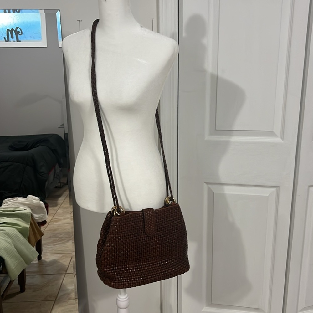 Elegant Brown Woven Handbag - Picture 7 of 8
